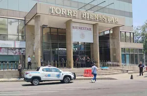 Corto circuito provoca incendio menor en la Torre del Bienestar en CDMX